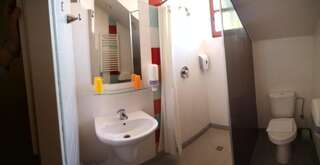Отель Apple Economy Hotel Каунас Quadruple Room with Private Bathroom in Attic-1